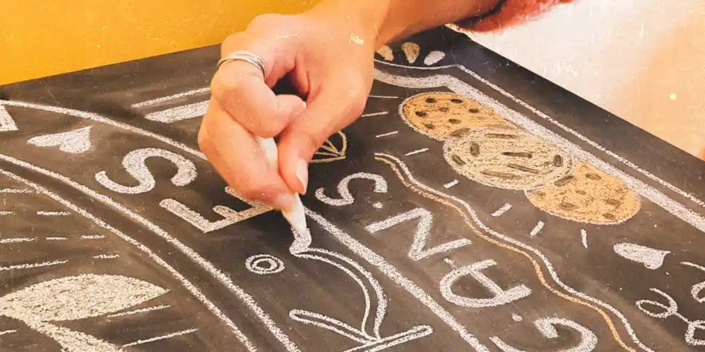 Lettering Handmade, caligrafía hecha a mano por Calastai en Cafeteria Mandala de Tarragona